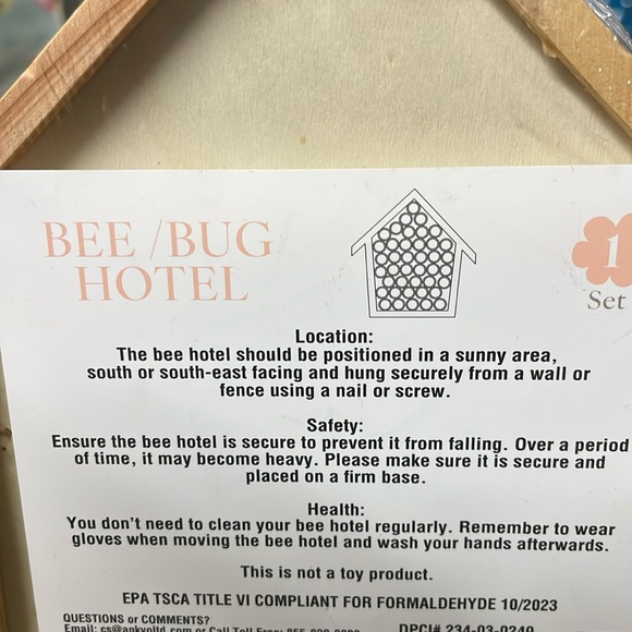 New Bee 🐝 Bug Hotel Classic House Shape  Triangle Hanger 6.5"x 6" - Picture 4 of 7
